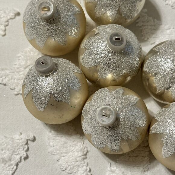 7 Vintage Shiny Brite Snow Cap Glass Christmas Ornaments Plastic Cap USA Mixed - Picture 10 of 14